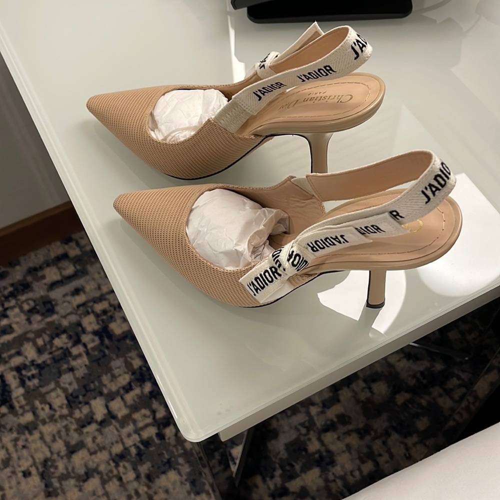 J'ADIOR SLINGBACK PUMP .. size 38.5